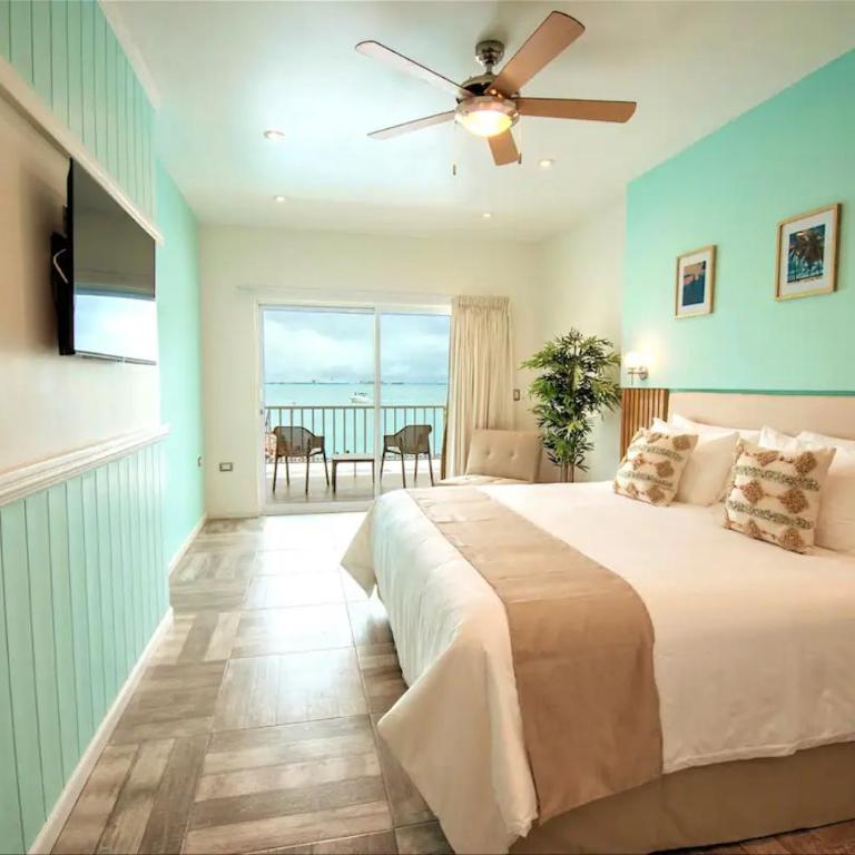 Bartolome Oceanfront Suites - Deluxe Double Room with Balcony - 7