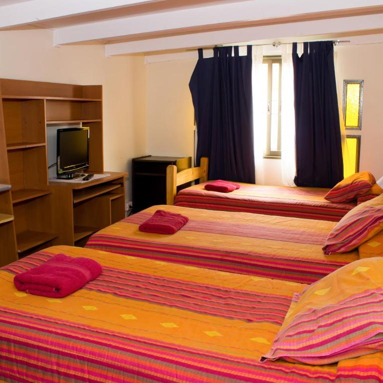 Hostal Residencia Blest Gana - Habitación Triple - 3 camas - 1
