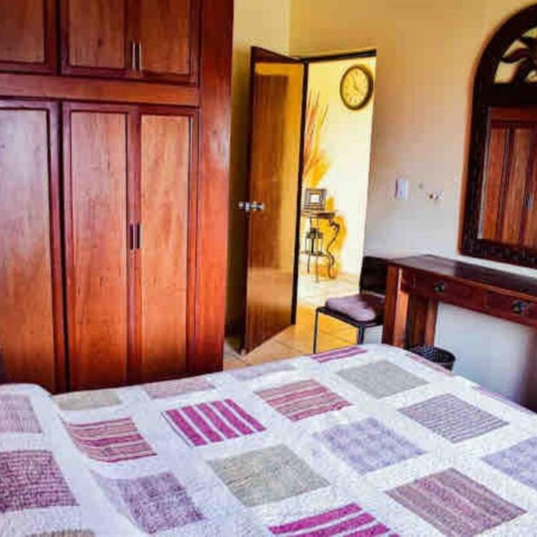 Casita Bonita - Two-Bedroom House - 11