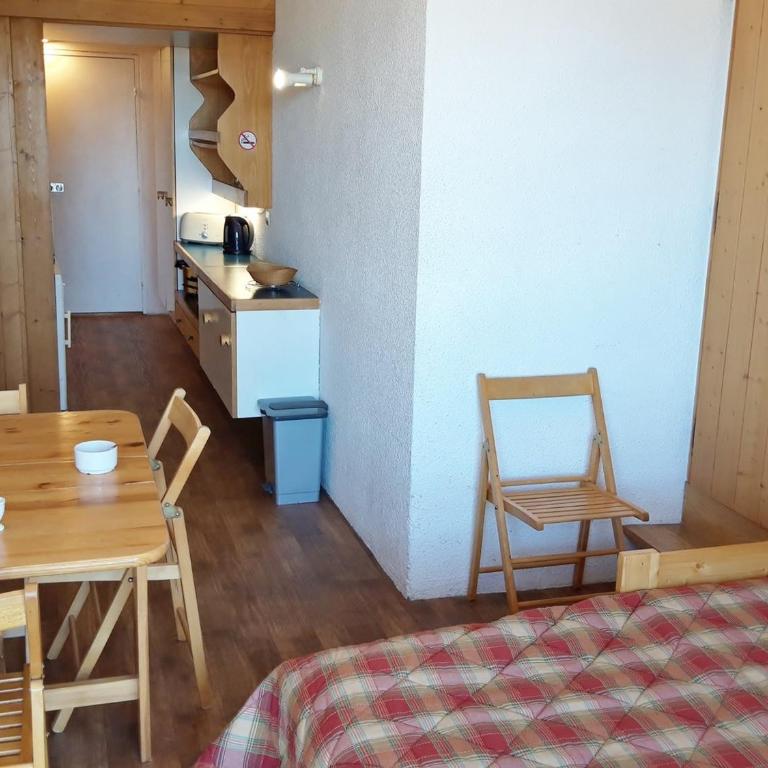 Studio ski aux pieds avec balcon, idéal pour 4 personnes - FR-1-346-471 - Studio - 1