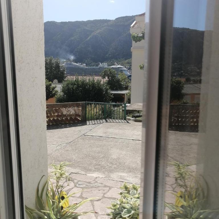 Apartments Željka-Dobrota - Studio with Garden View - 11