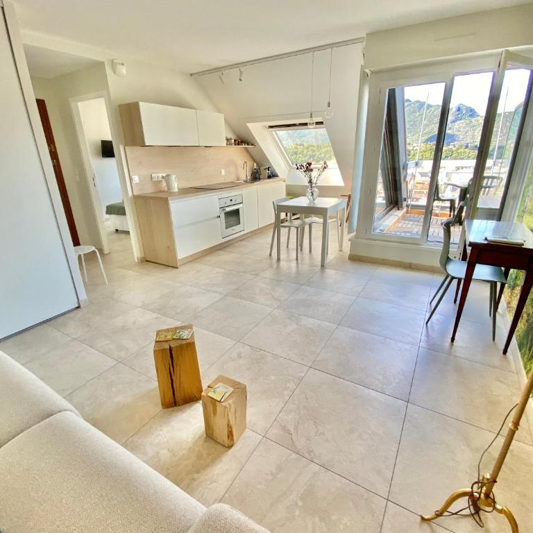 Vue Lac Imprenable et Calme Absolu en Hypercentre Garage Clim Wifi - Apartment mit 1 Schlafzimmer - 9