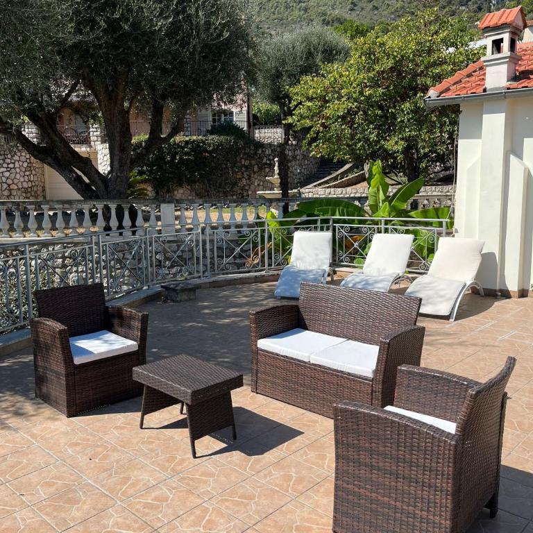 EDEN CAP : A delightful villa lodges 11 adults just one km away from Monte Carlo station - Villa - 41