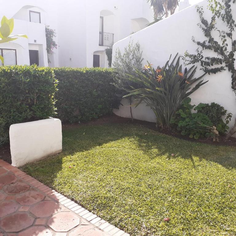 Estepona - Playa - 2 dormitorios con terraza y jardín al lado del mar Jo6 - Apartamento de 2 dormitorios - 25
