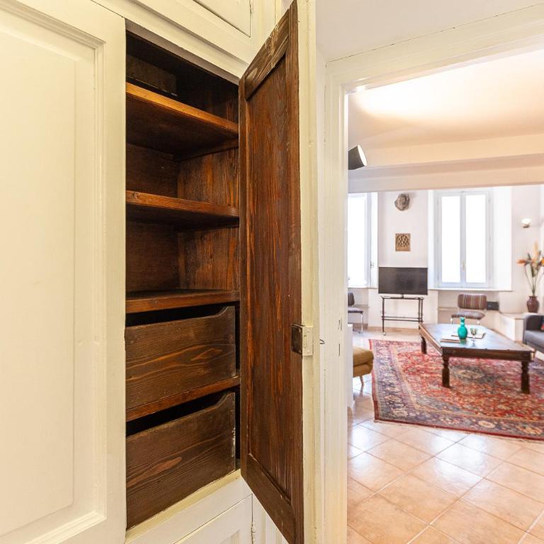 Amazing Historical Apartment - Jewish Ghetto - Two-Bedroom Apartment - 45