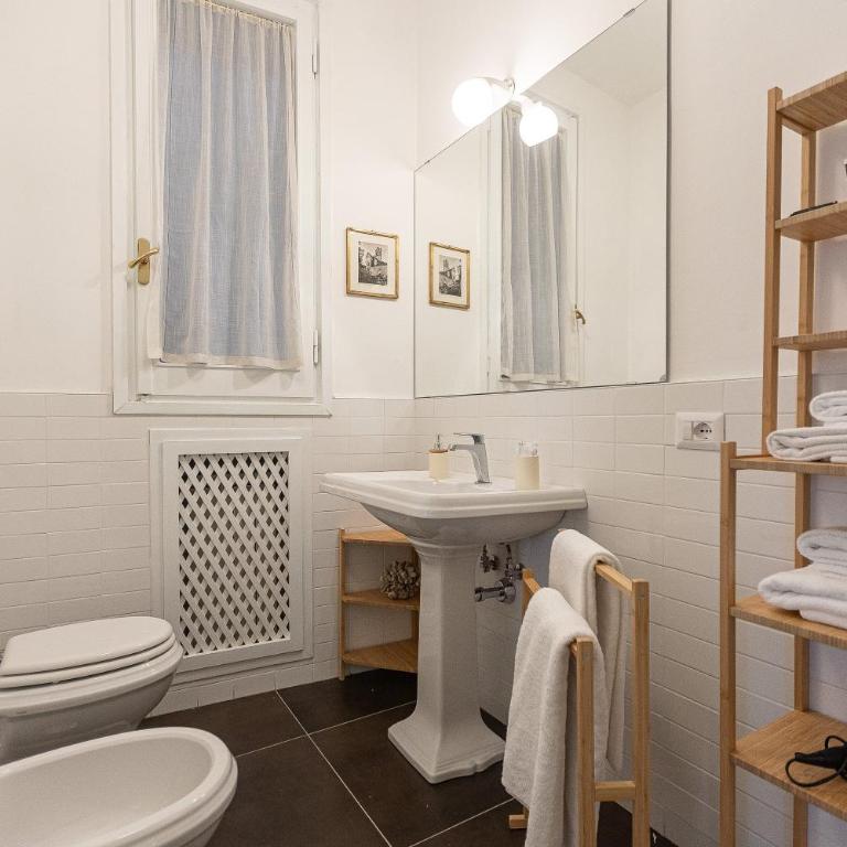Amazing Historical Apartment - Jewish Ghetto - Two-Bedroom Apartment - 42
