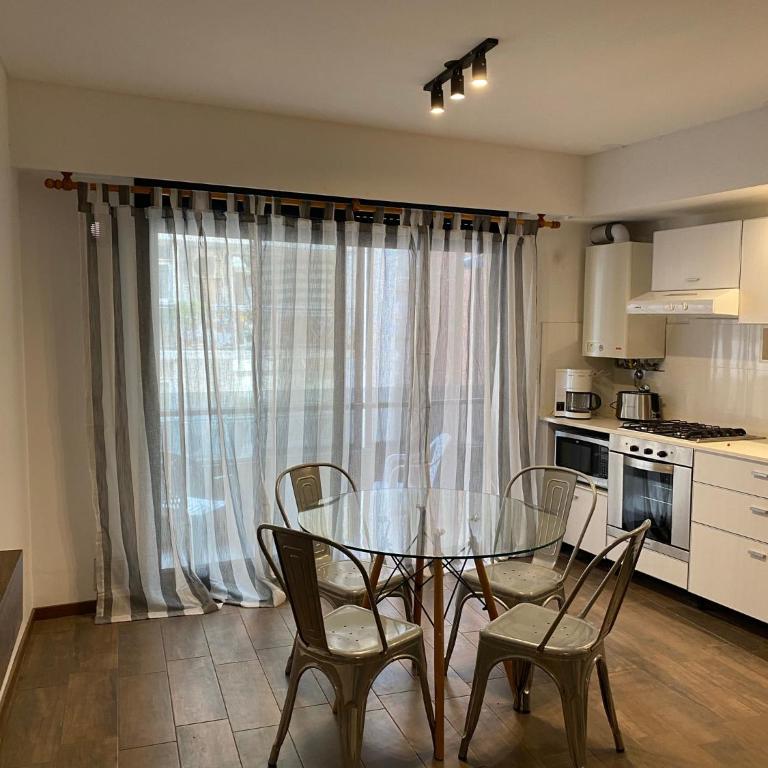 Monoambiente completo en zona centro, a 200 metros del rio - Estudio - 1