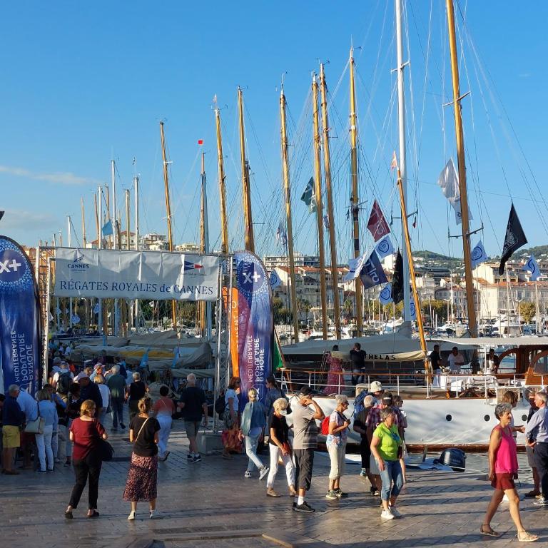 Place du Suquet - In the hart of old Cannes - 2 Min Walking distance from Palais de Festivals and Beaches - Apartment mit 2 Schlafzimmern - 32