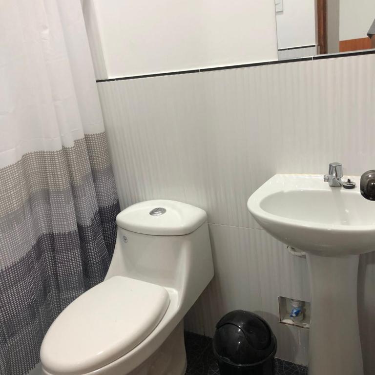 CASA SHILCAYO Habitaciones Vacacionales - Double Room with Air Conditioner - 6