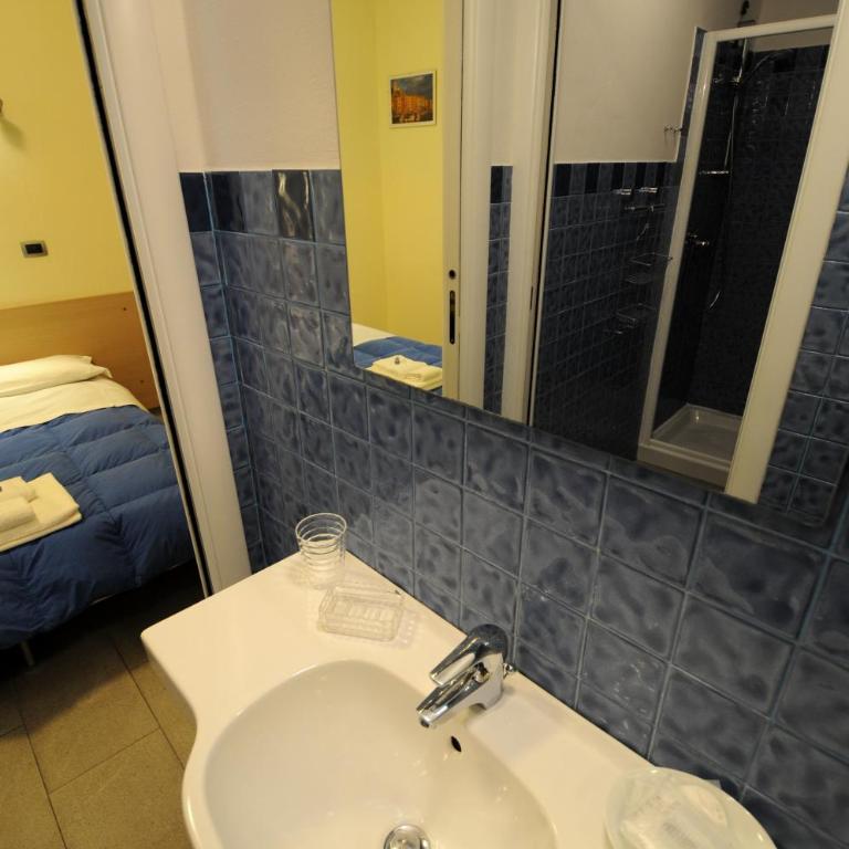 Affittacamere del Golfo e delle 5 Terre - 2 Camere Matrimoniali Comunicanti - 4