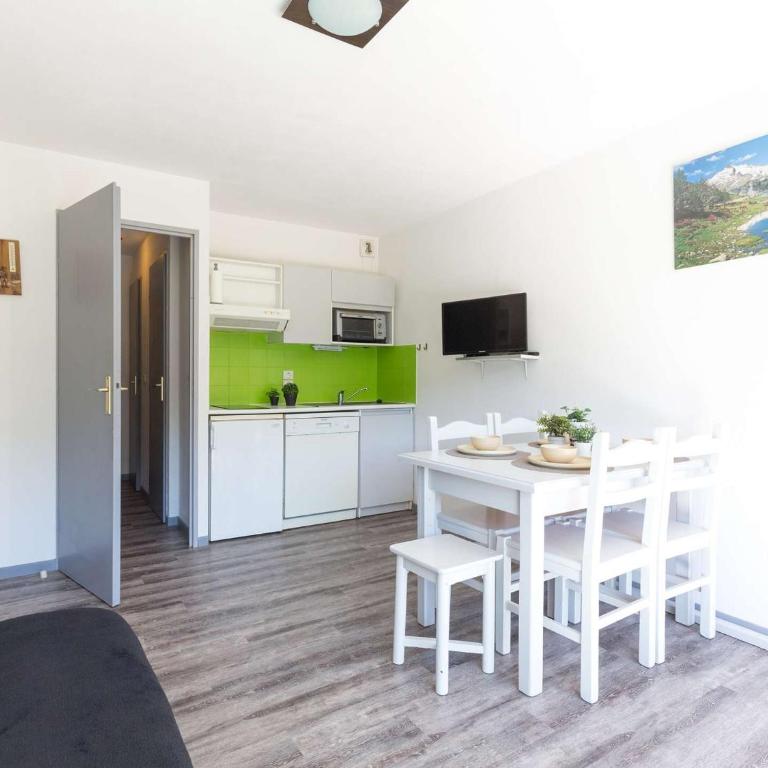 Appartement confortable près de Saint Lary pour 6 avec parking - FR-1-296-440 - Apartment - 2