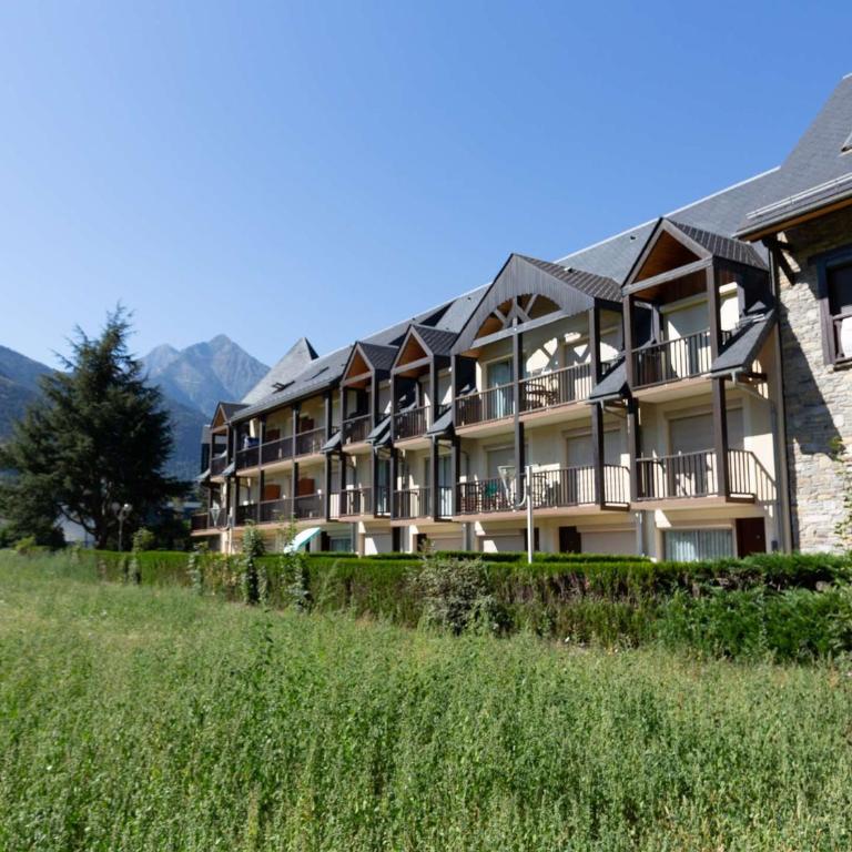 Appartement confortable près de Saint Lary pour 6 avec parking - FR-1-296-440 - Apartment - 8