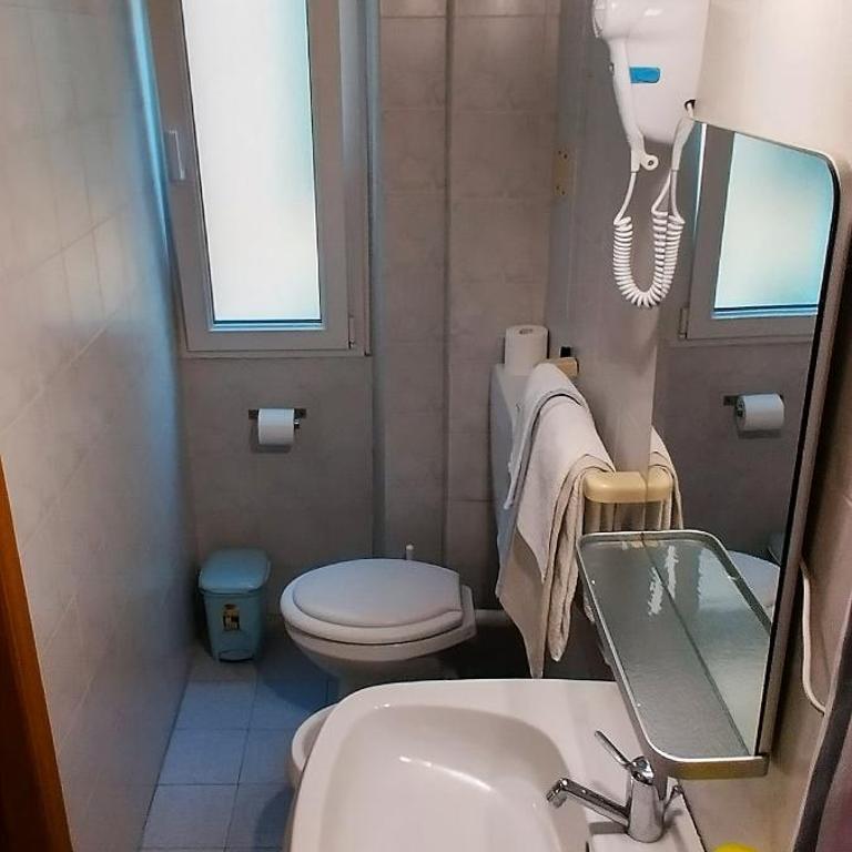 Hotel Major - Camera Matrimoniale con Bagno Privato - 6