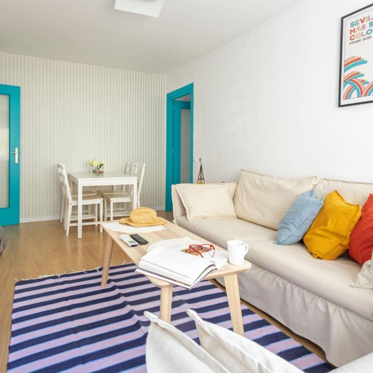 Colours Apartment and Garage Historical Center 4 pax - Apartamento de 3 dormitorios - 4