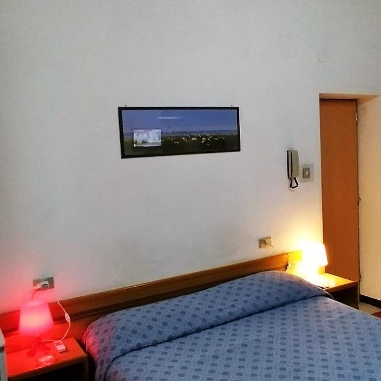 Hotel Major - Camera Matrimoniale con Bagno Privato - 8