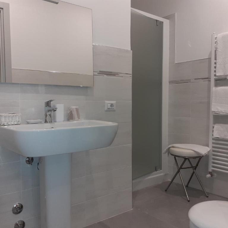 Royal Room & Breakfast - Camera Singola con Bagno Privato - 6