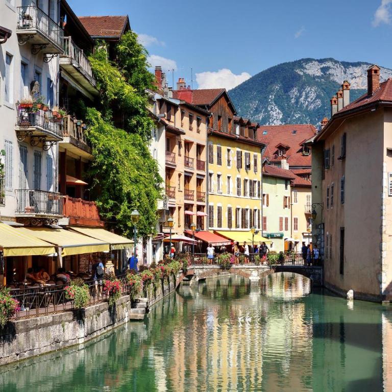 Annecy Centre Historique - 165 m - 3 chambres & 3 salles de bains - Appartement 3 Chambres - 40
