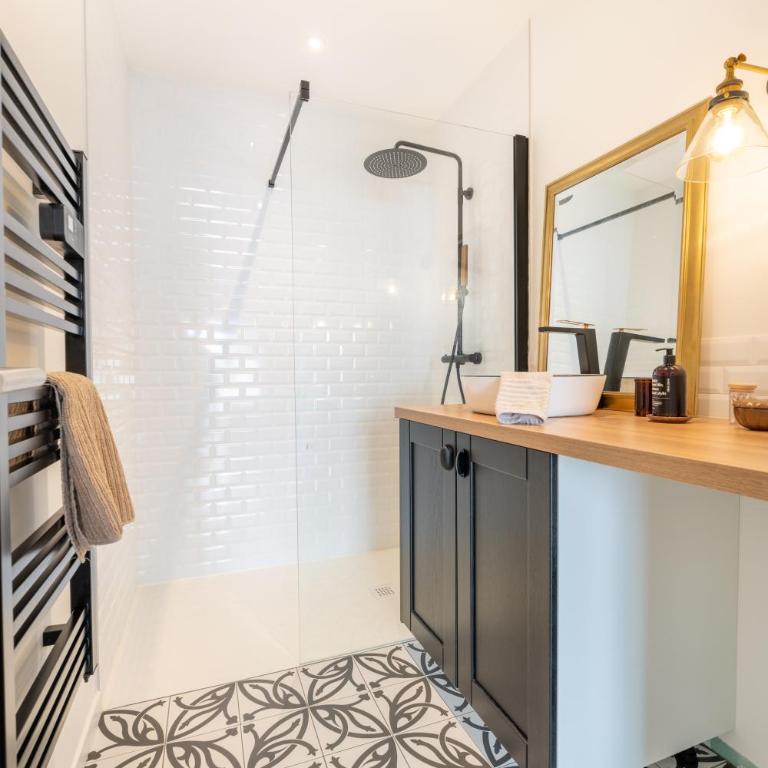 MAISON SWANNEL - Cosy & Spa - Two-Bedroom House - 4