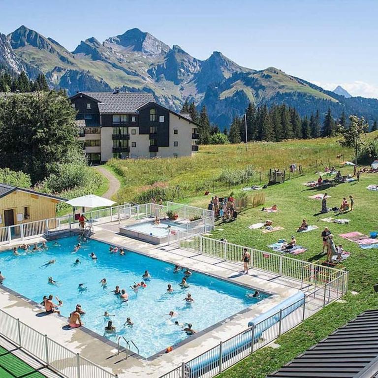 Appartement domaine la Clusaz Manigod avec terrasse sur les pistes de ski - Appartement - 4