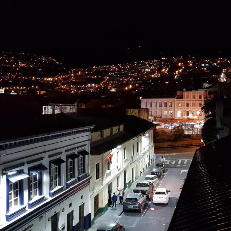 Old Town Quito Suites, Heritage Boutique Hotel, Where Every Detail Tells a Story - Apartamento con vistas a las montañas - 3