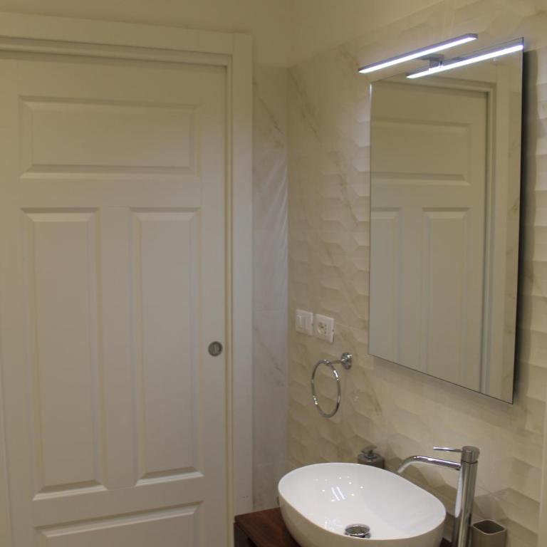 B&B San Luca - Camera Matrimoniale con Bagno Privato - 9