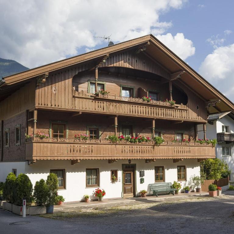 Apartment in Fügen near Hochzillertal Skiing - Apartment mit 2 Schlafzimmern - 1