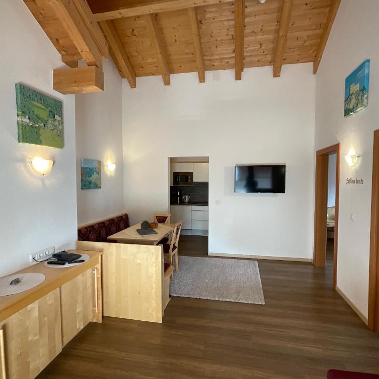 Ferienwohnungen am Burgsee - Apartment mit Balkon - 4