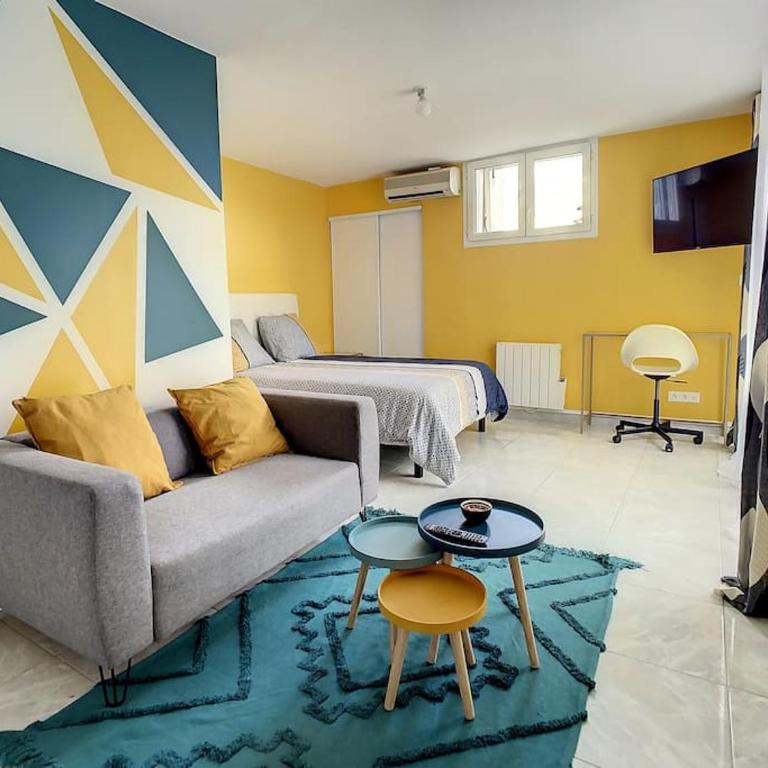 SUPERBE STUDIO HYPER CENTRE TOUT ÉQUIPÉ WIFI NETFLIX 2PERS - One-Bedroom Apartment - 2