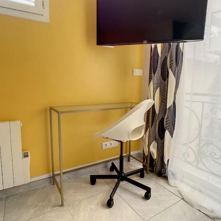 SUPERBE STUDIO HYPER CENTRE TOUT ÉQUIPÉ WIFI NETFLIX 2PERS - One-Bedroom Apartment - 3