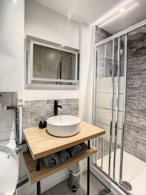 SUPERBE STUDIO HYPER CENTRE TOUT ÉQUIPÉ WIFI NETFLIX 2PERS - One-Bedroom Apartment - 13