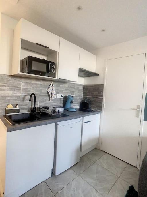 SUPERBE STUDIO HYPER CENTRE TOUT ÉQUIPÉ WIFI NETFLIX 2PERS - One-Bedroom Apartment - 16
