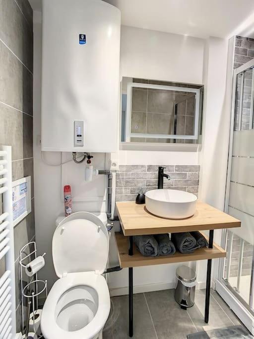 SUPERBE STUDIO HYPER CENTRE TOUT ÉQUIPÉ WIFI NETFLIX 2PERS - One-Bedroom Apartment - 17