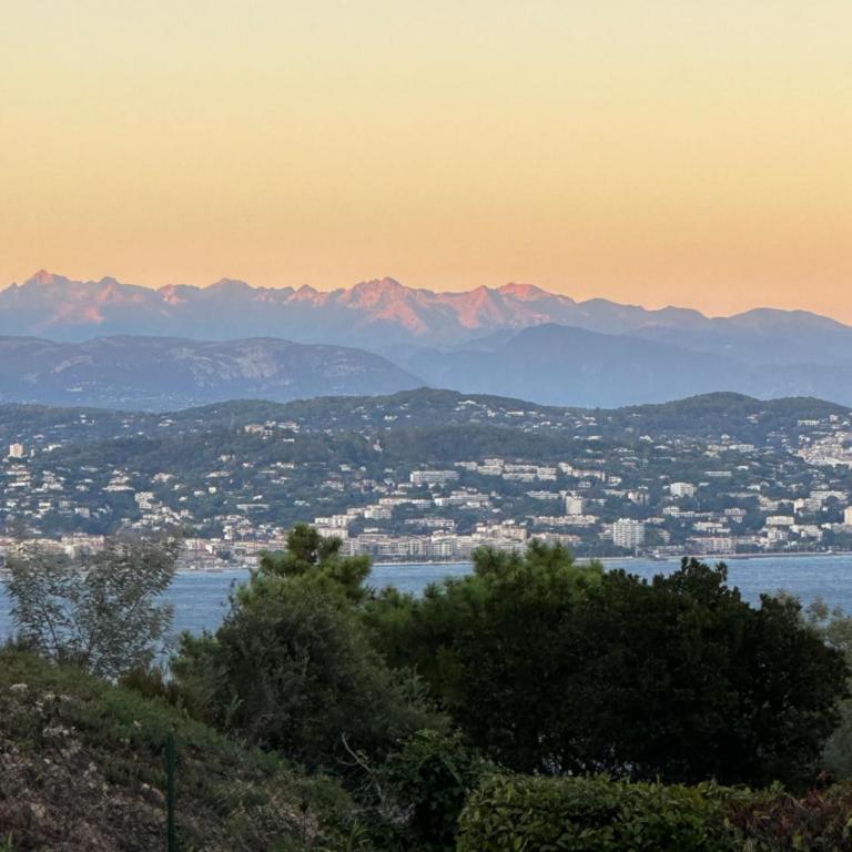 Vue mer et sur la baie de Cannes piscine 450m2 randonnée VTT au pied de l Esterel Manet - Appartement 1 Chambre - 12