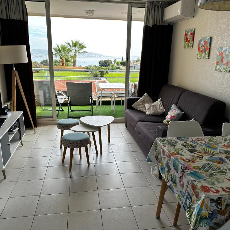 Vue mer et sur la baie de Cannes piscine 450m2 randonnée VTT au pied de l Esterel Manet - Appartement 1 Chambre - 14