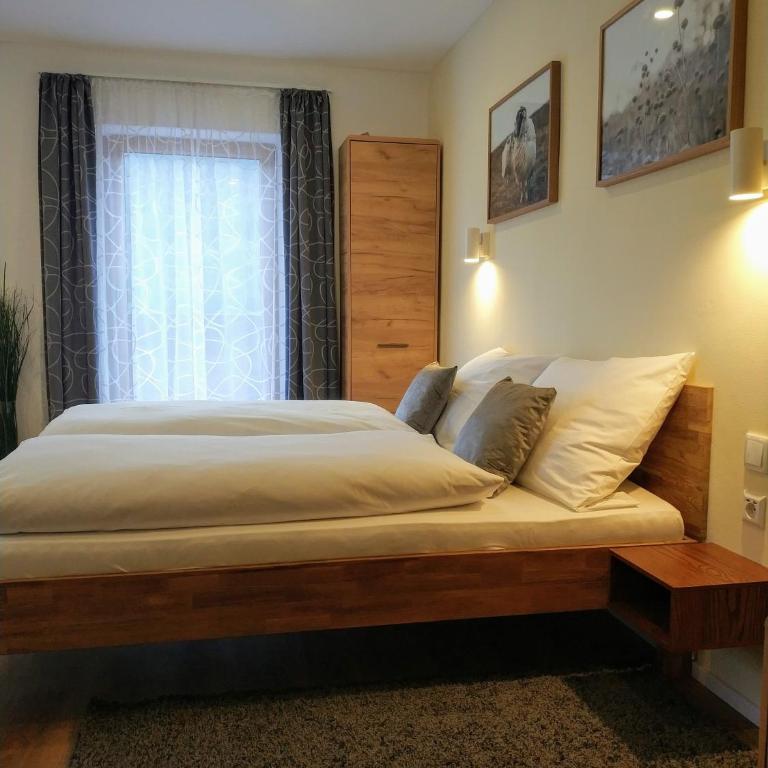 Gästehaus Moser - Dreibettzimmer mit eigenem Bad - 3