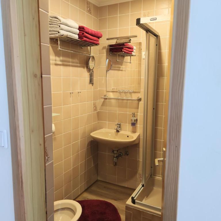 Gästehaus Moser - Dreibettzimmer mit eigenem Bad - 7