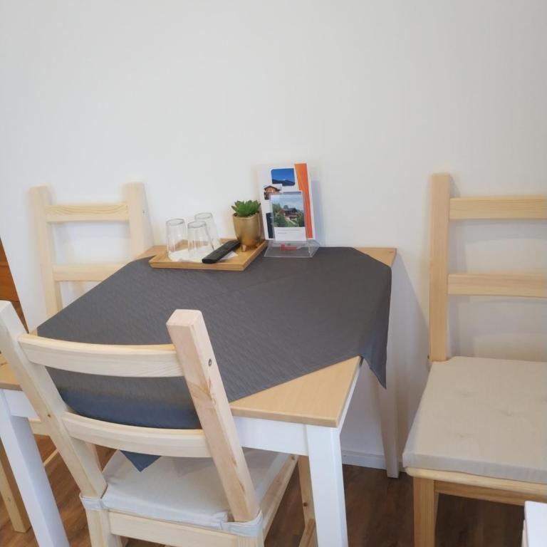 Gästehaus Moser - Dreibettzimmer mit eigenem Bad - 4