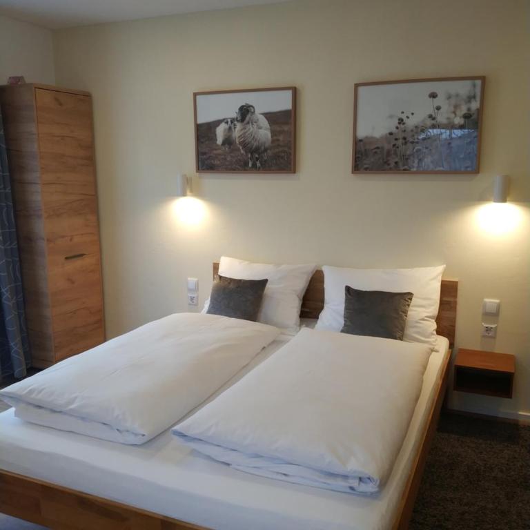 Gästehaus Moser - Dreibettzimmer mit eigenem Bad - 5
