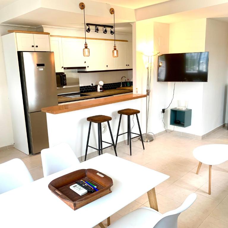 AP10 Vista Bahia 2 Piscina Jardin y Solarium - Two-Bedroom Apartment - 20