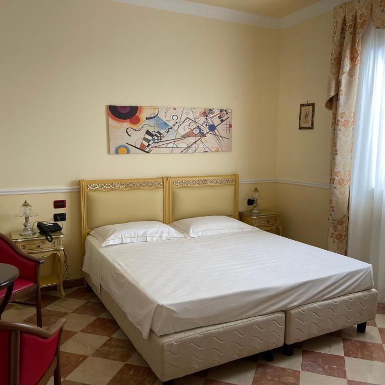 Hotel Trinacria - Camera Matrimoniale/Doppia con Letti Singoli con Bagno - 3