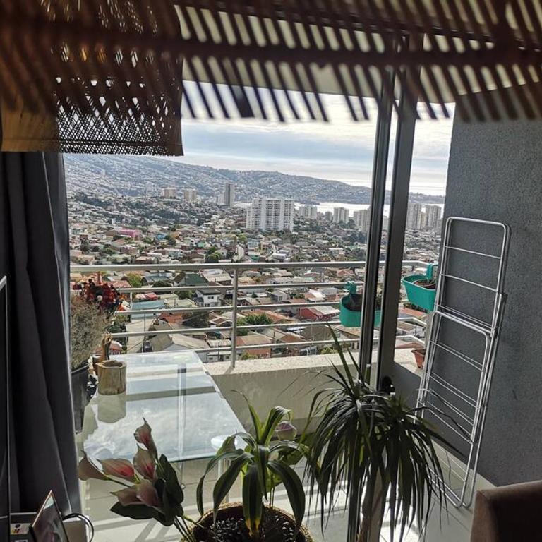 Depto Valparaíso con Vista al Mar y a la Bahía de Valparaíso - Three-Bedroom Apartment - 61
