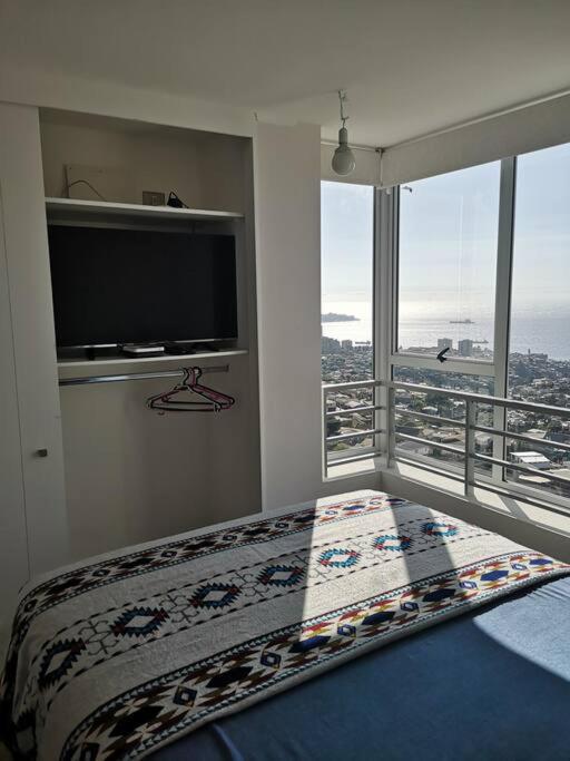 Depto Valparaíso con Vista al Mar y a la Bahía de Valparaíso - Three-Bedroom Apartment - 64