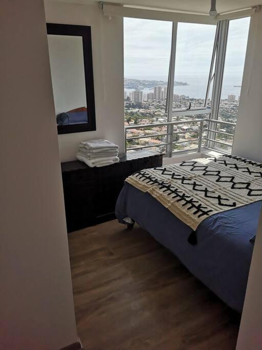 Depto Valparaíso con Vista al Mar y a la Bahía de Valparaíso - Three-Bedroom Apartment - 68