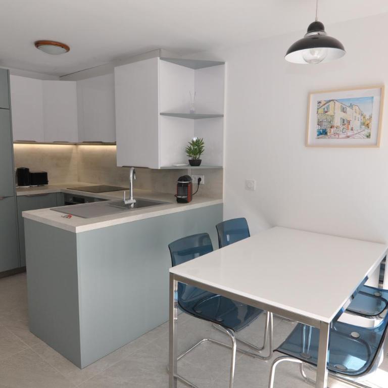 Albert 1er · Chic One-Bedroom Apartment with Parking - StayInAntibes - One-Bedroom Apartment - 5