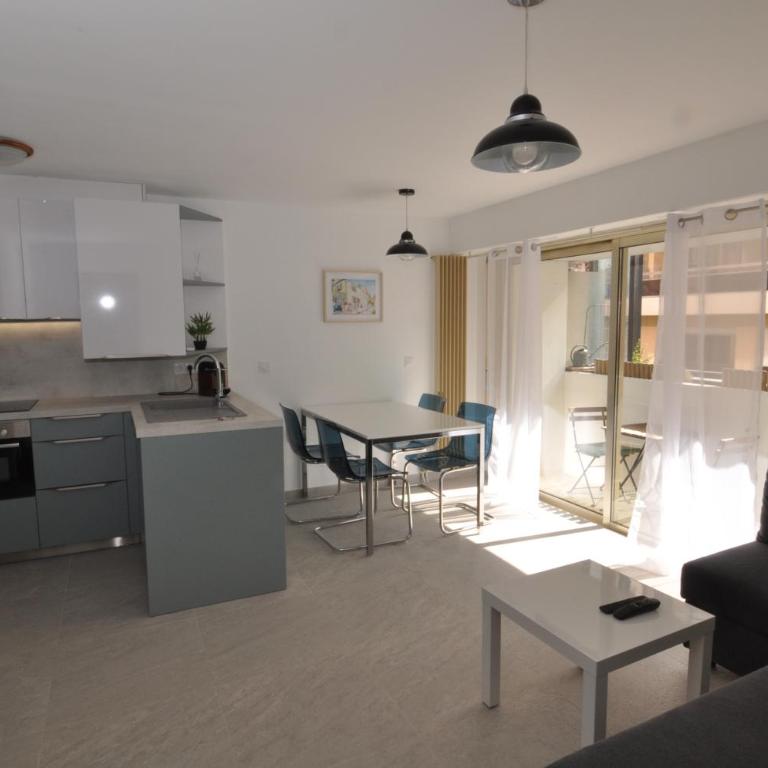 Albert 1er · Chic One-Bedroom Apartment with Parking - StayInAntibes - One-Bedroom Apartment - 2