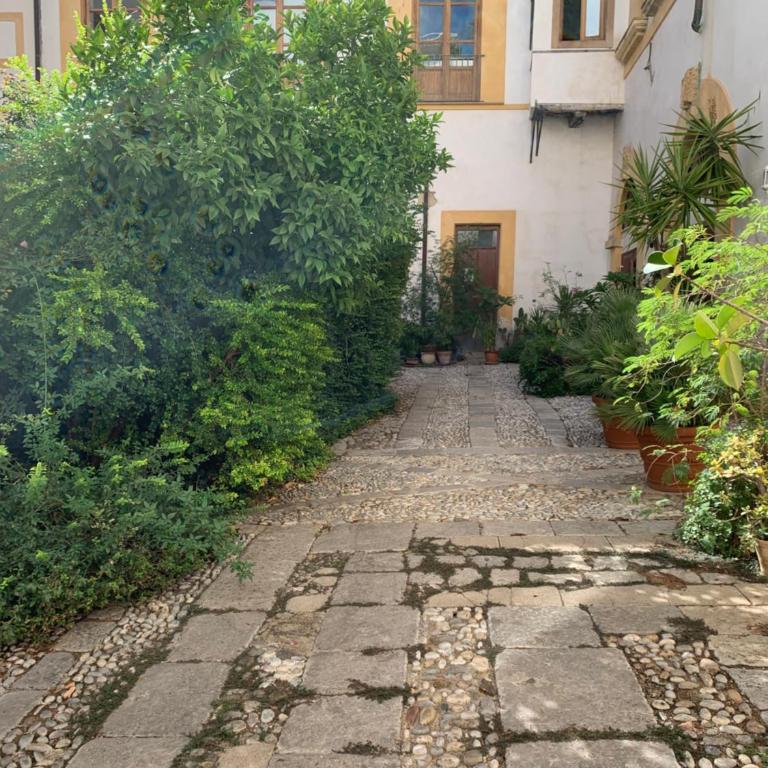 Palazzo resuttana - Appartamentino su 2 Livelli - 64