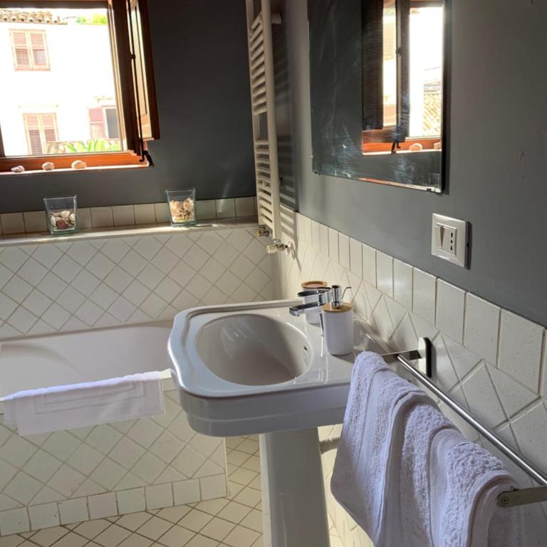 Palazzo resuttana - Appartamentino su 2 Livelli - 81