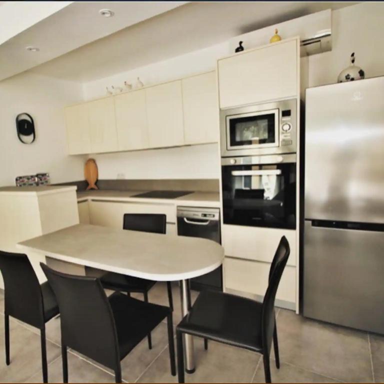 Azur Appart 4 pers - Parking - Terrasse - 10min du centre - Appartement 2 Chambres - 7