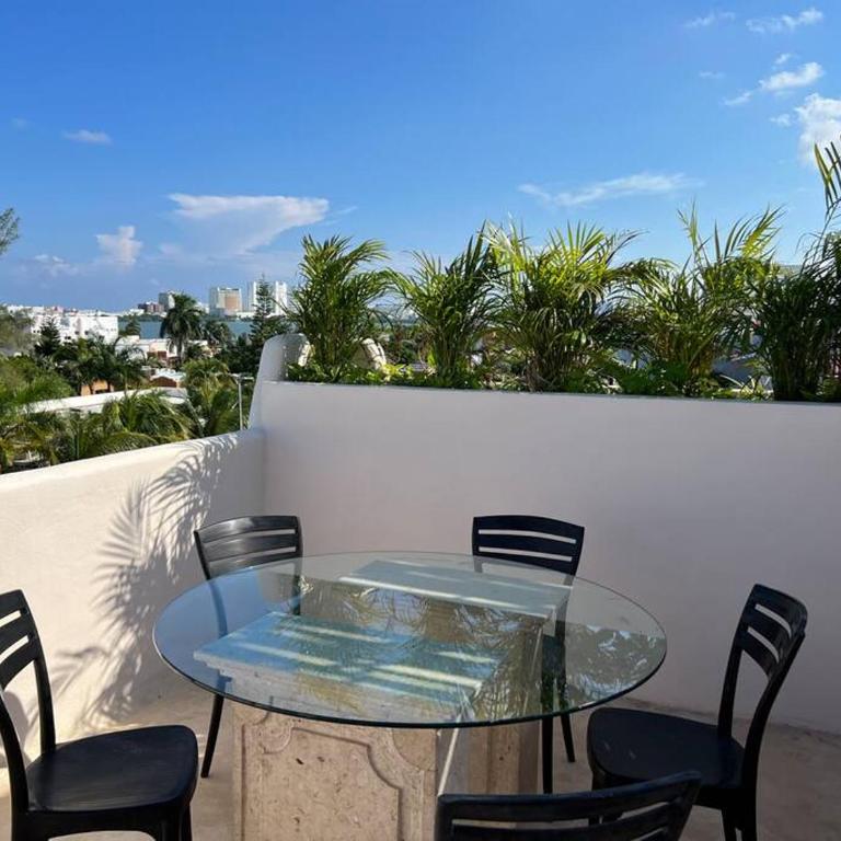 Dream penthouse with private rooftop and amazing views - Three-Bedroom Apartment - 13