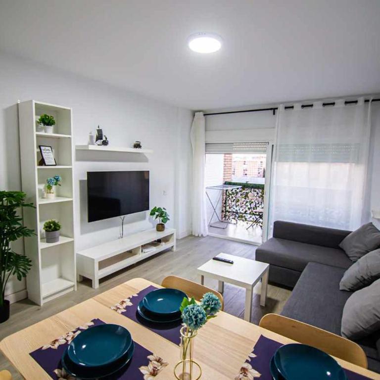 Apartamento con balcón cerca María Zambrano - Apartamento de 2 dormitorios - 1